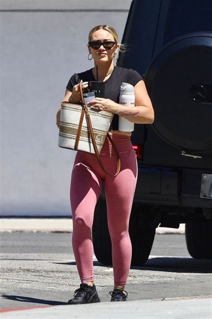 Hilary Duff hot pants 15 GotCeleb