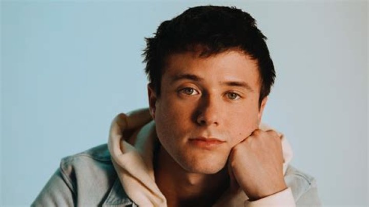 How Old Is Alec Benjamin tour bous
