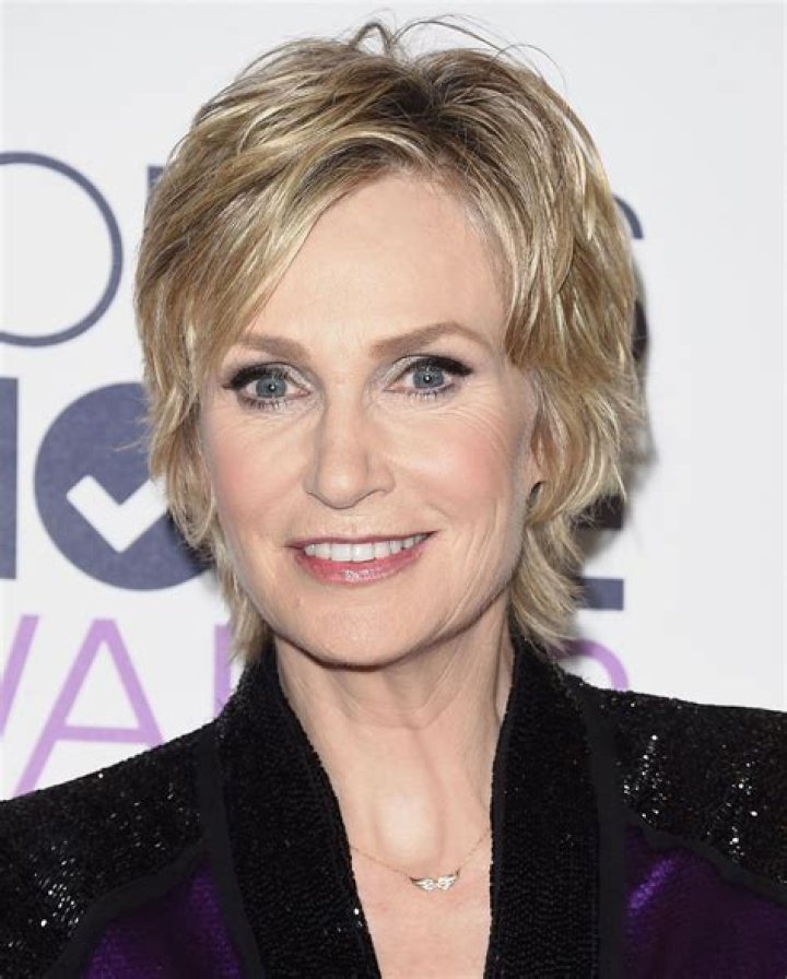 How tall is Jane Lynch