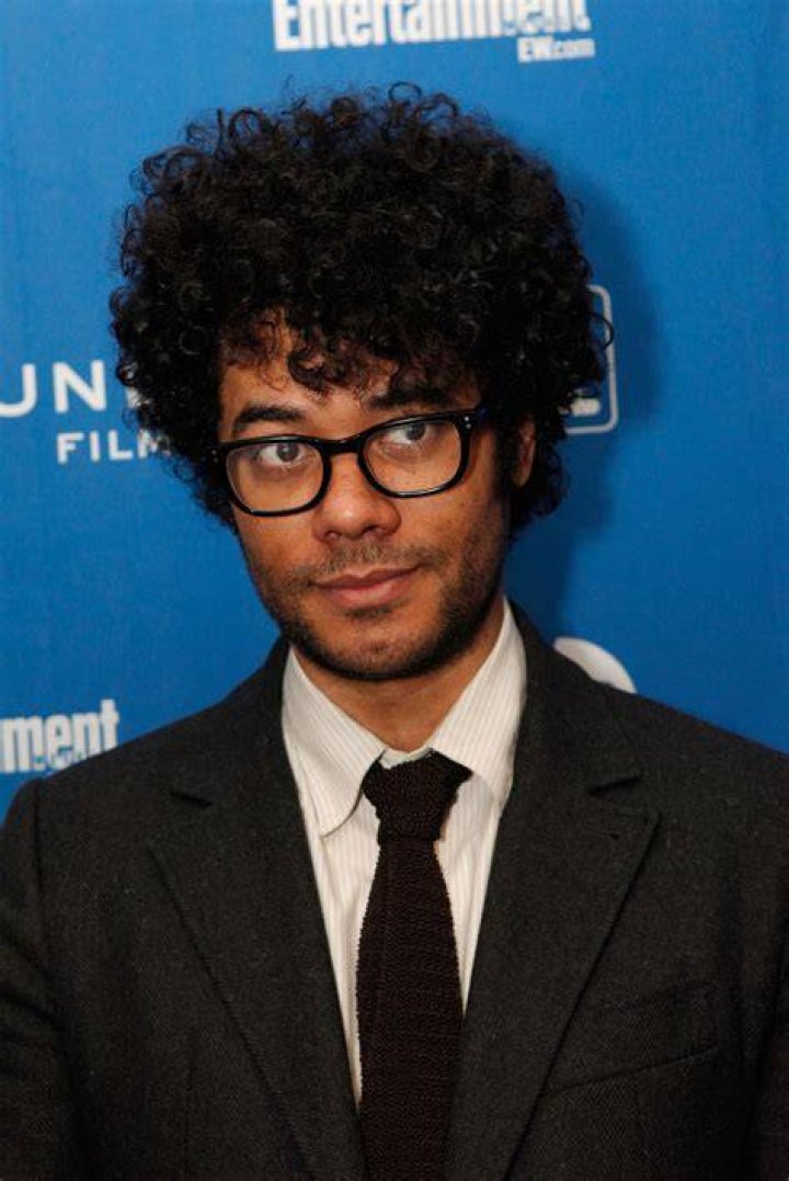 How tall is Richard Ayoade