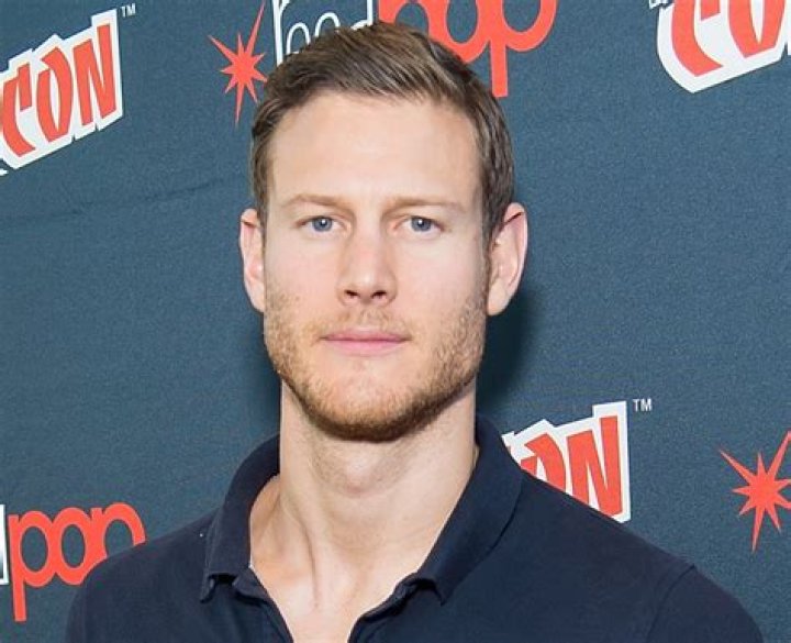 How tall is Tom Hopper