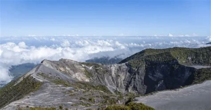Iraz&uacute; Volcano HalfDay PrivateTour from San Jos&eacute; Tourist Journey