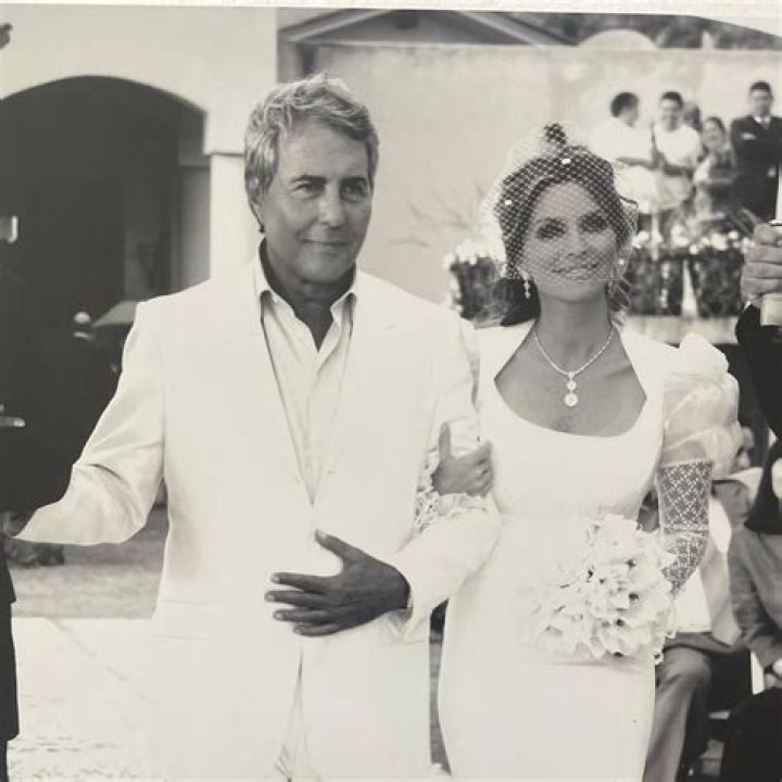 Isabella Camil y Sergio Mayer, c&oacute;mplices y m&aacute;s enamorados que nunca Foto