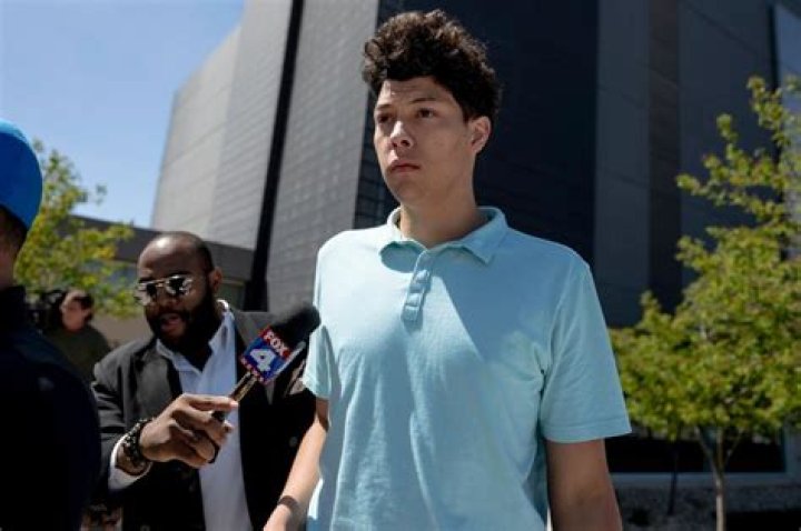 Jackson Mahomes accused of grabbing woman by throat three times Noti