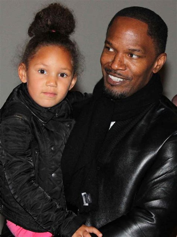 Jamie Foxx Poses with Mom Louise and Sister DeOndra Dixon in Mother's