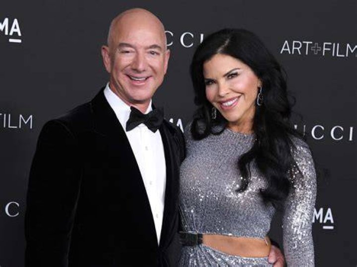 Jeff Bezos and Lauren Sanchez FarahSharies