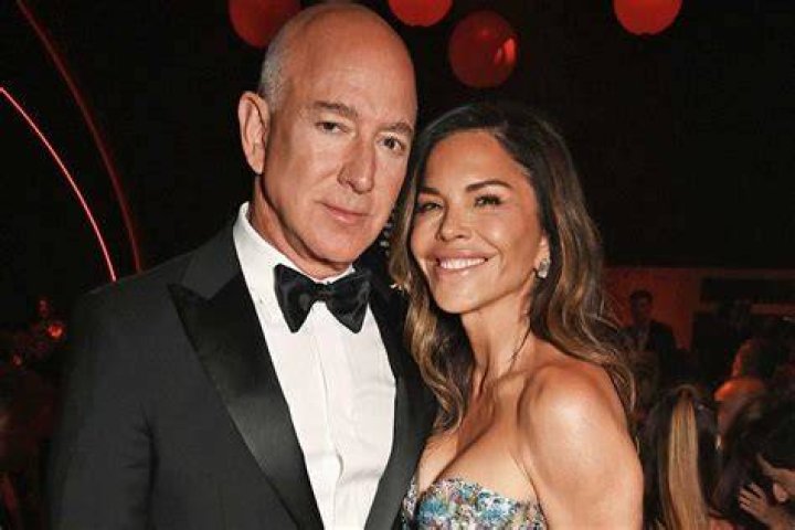 Jeff Bezos, Lauren S&aacute;nchez Enjoy Date After His Ex Files For Divorce