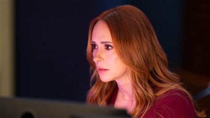 Jennifer Love Hewitt breaks down her emotional return to '911'