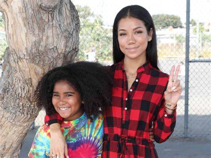 Jhen&eacute; Aiko children How many does she have and who are the fathers of