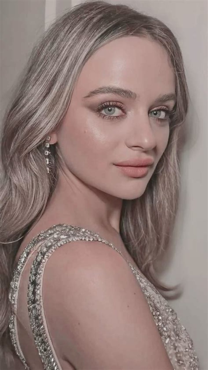 Joey King &mdash; SEE PICS Hollywood Life
