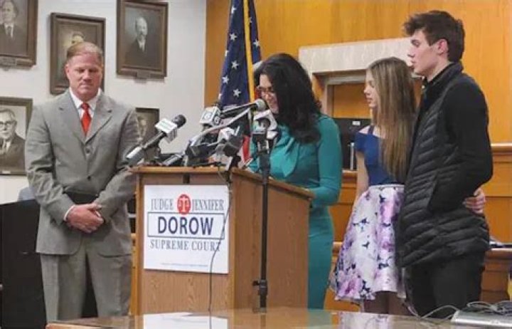 Judge Jennifer Dorow Husband, Age, Net Worth, Twin Sister