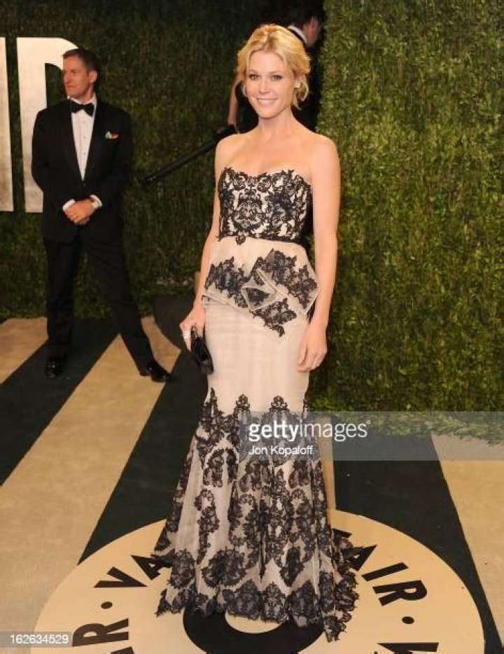 Julie Bowen Picture 80 2013 Vanity Fair Oscar Party Arrivals