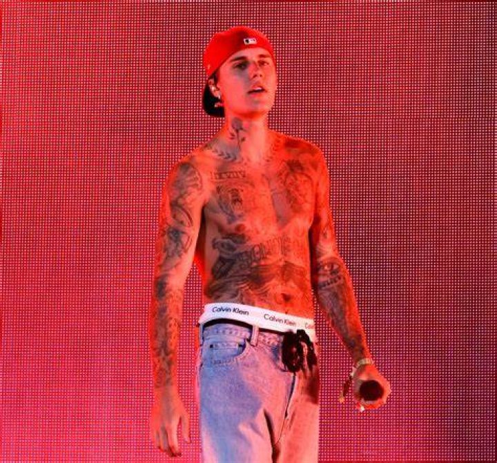Justin Bieber really, really tried to cover up his Selena Gomez tattoo