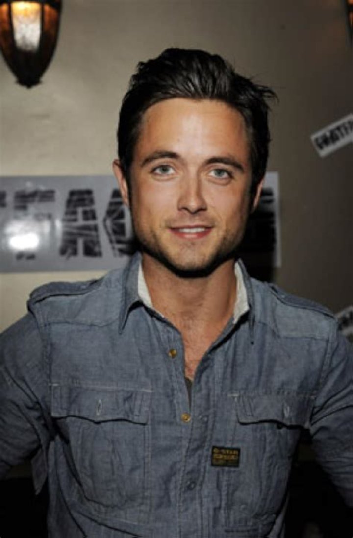Justin Chatwin 'Shameless' Stroll Photo 2488095 Justin Chatwin