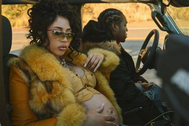Kali Uchis Announces Pregnancy with Don Toliver In &ldquo;Tu Coraz&oacute;n Es M&iacute;o