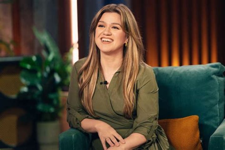 Kelly Clarkson Net Worth, Biography, Age, Height Angel Messages
