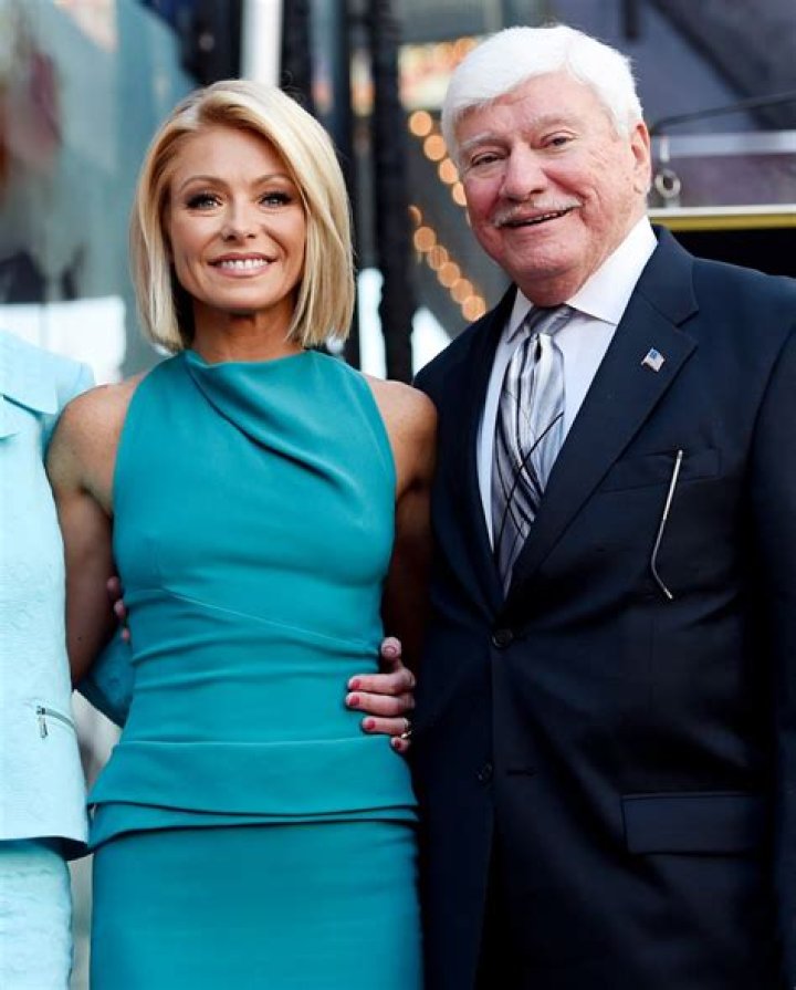 Kelly Ripa Jokes Her Father Wants to 'Renegotiate' Generation Gap Deal