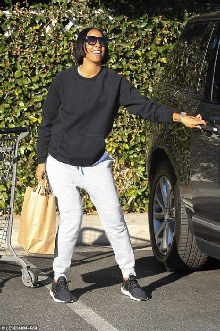 Kelly Rowland picks up groceries with fiveyearold son Titan Daily