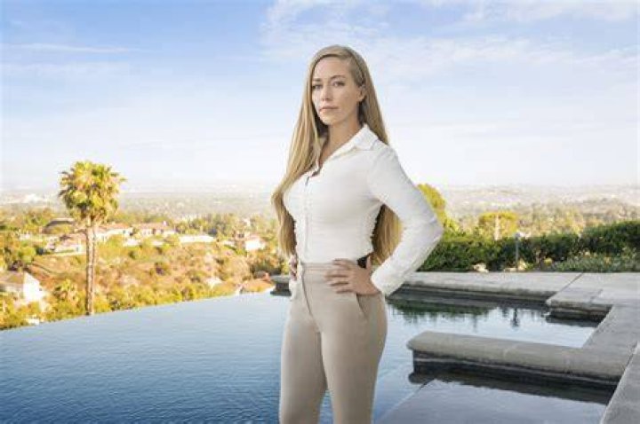 Kendra Wilkinson Returns to TV As Real Estate Agent [EUR Exclusive]