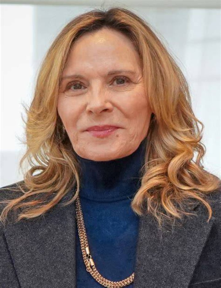 Kim Spradlin Net Worth 2021, Salary, Age, Height, Bio, Family, Career