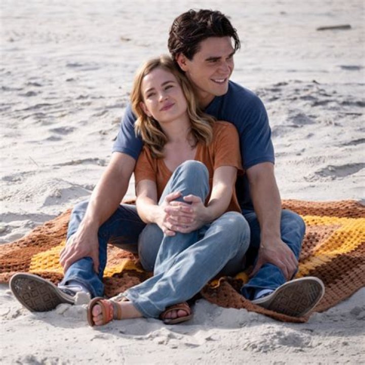 KJ Apa and Britt Robertson shared a kiss at 2019 Comin Con Girlfriend