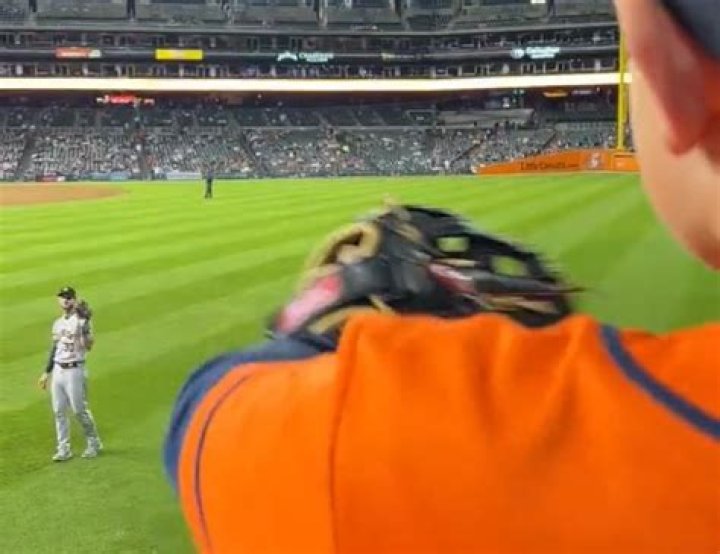 Kyle Tucker plays catch with young fan as Astros roll Detroit Tigers