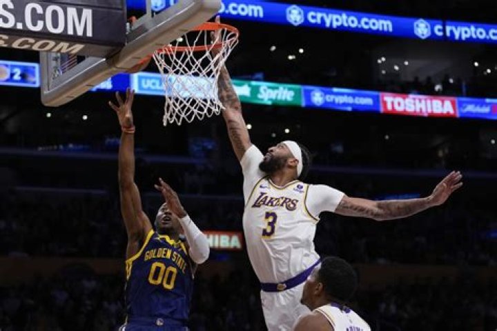 Lakers’ Anthony Davis suffers eye injury during first quarter against