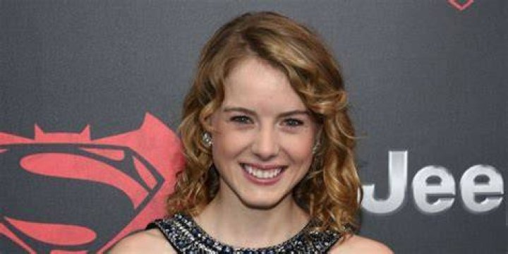 Laura Slade Wiggins Biography, Height & Life Story Super Stars Bio