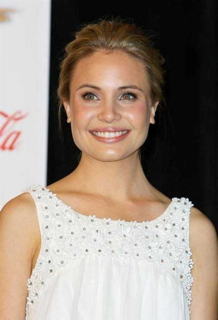 Leah Pipes Height and Weight Celebrity Weight Page 3