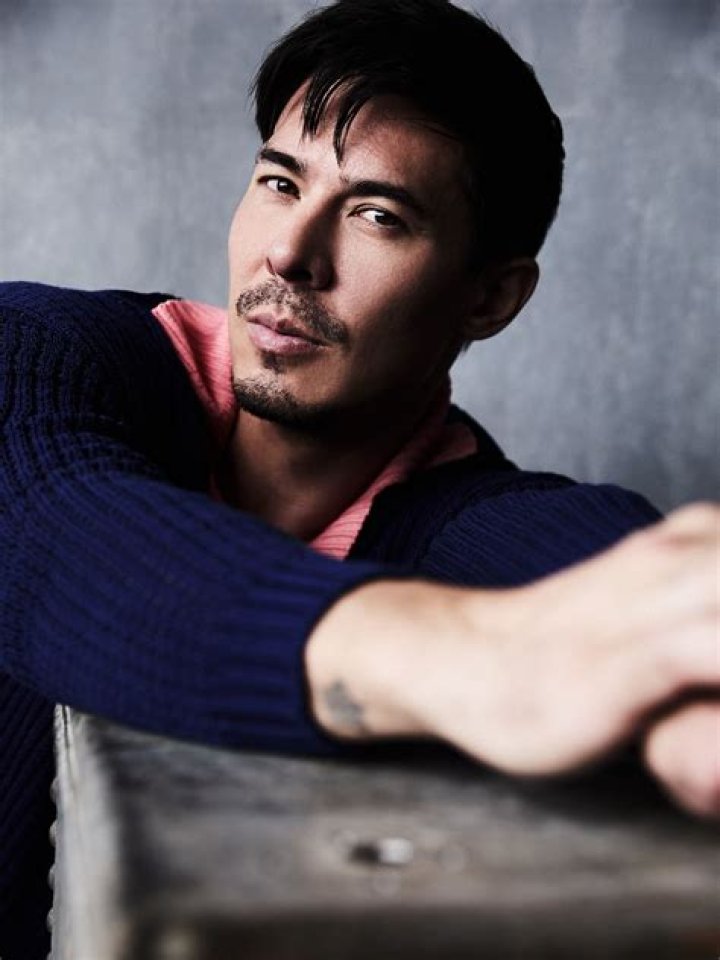 Lewis Tan posing for a photo (Source Instagram)