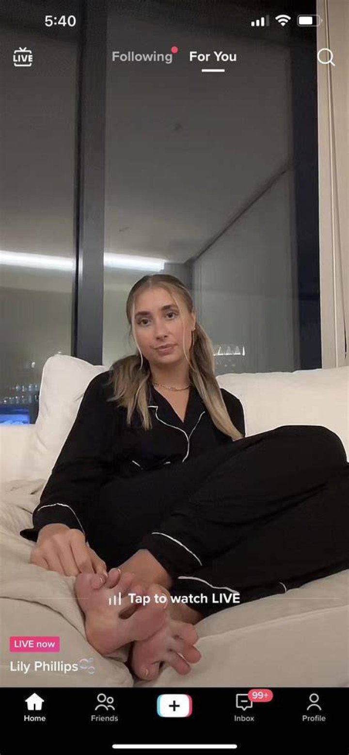 Lily Phillips🫧 lilyspersonal videos LighTik
