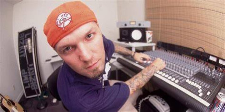 Limp Bizkit rocker Fred Durst dotes over wife on romantic dinner out