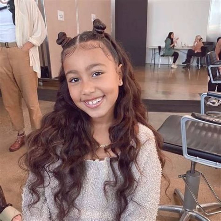 Lisa Age, Bio, Birthday, Family, Net Worth National Today