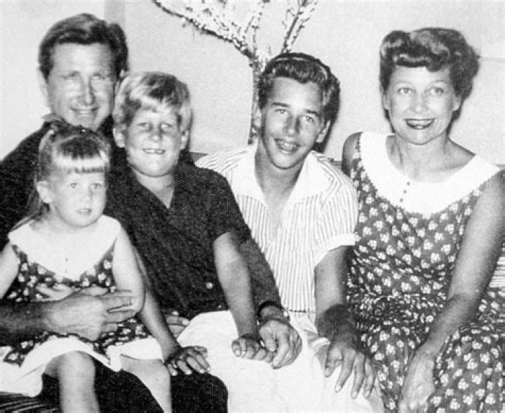 Lloyd Bridges and his family, from left Beau Bridges, son Casey