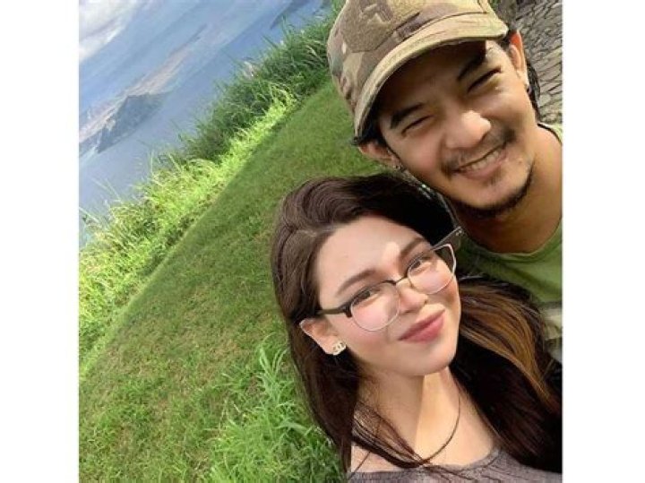 LOOK Romnick Sarmenta and Girlfriend are Expecting Their First Baby