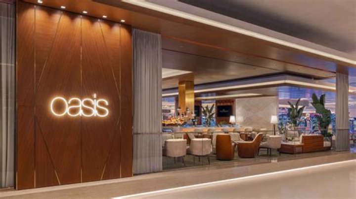 LOS The Oasis Lounge Reviews & Photos International Terminal