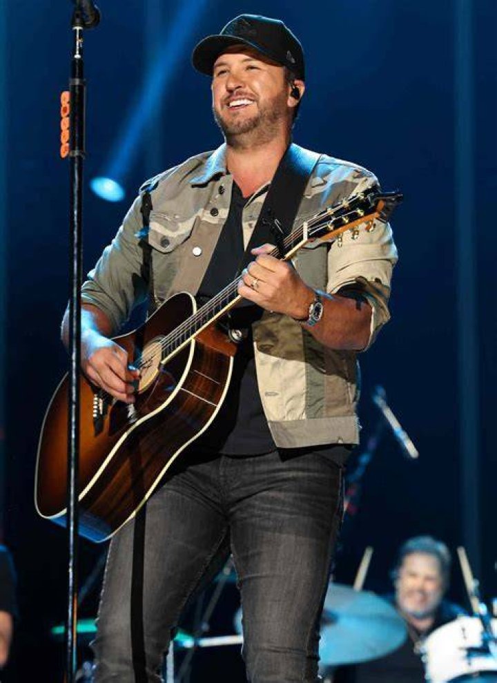 Luke Bryan Says He&rsquo;s Slowing Things Down After &lsquo;Rough Year&rsquo;
