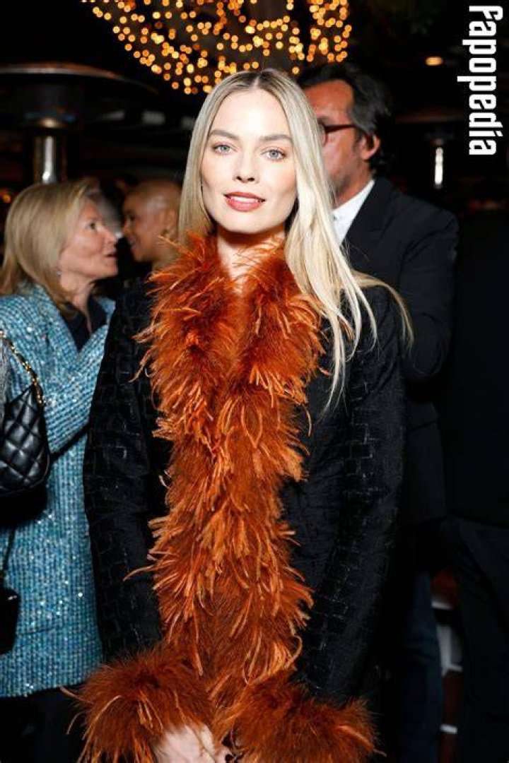 Margot Robbie Nude, OnlyFans Leaks, Fappening Page 37 FappeningBook