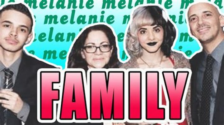 Melanie Martinez family in detail mother, father, younger brother