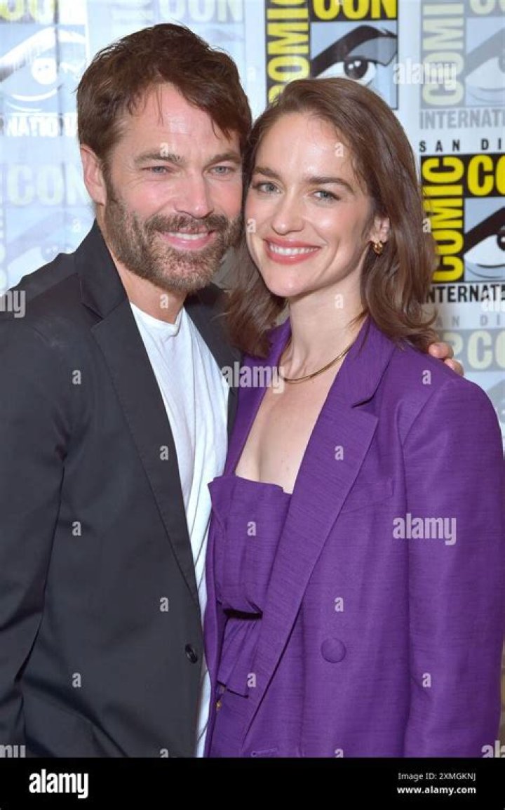 Melanie Scrofano Husband Is She married To Jeff? Relation