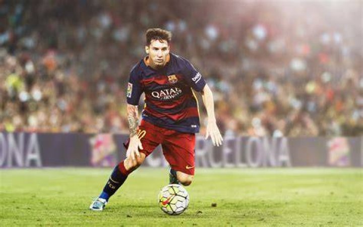 Messi wide