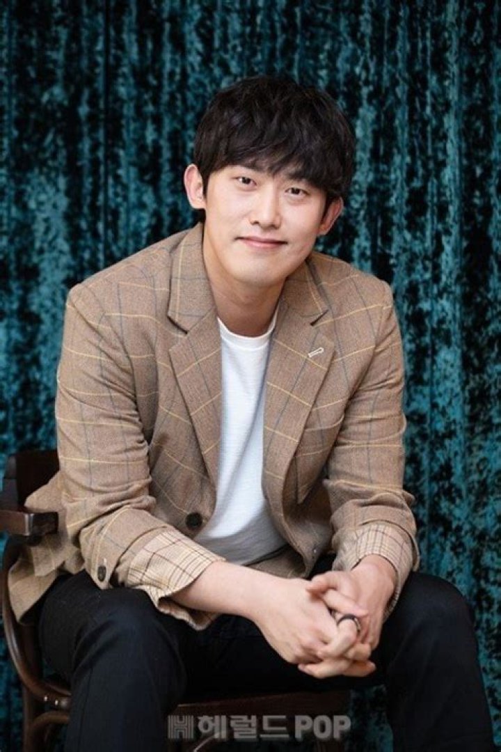 Min Jin-woong Biography, Age, Height, Wife, Net Worth, Family
