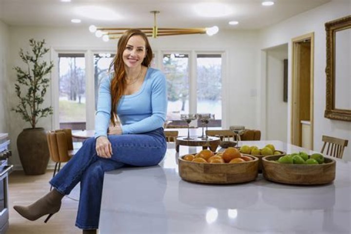 Mina Starsiak Hawk Personality, Entrepreneur