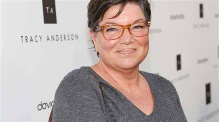 Mindy Cohn Bio, Net Worth, Married With Husband, Gay Or Lesbian? &bull; Wikiace