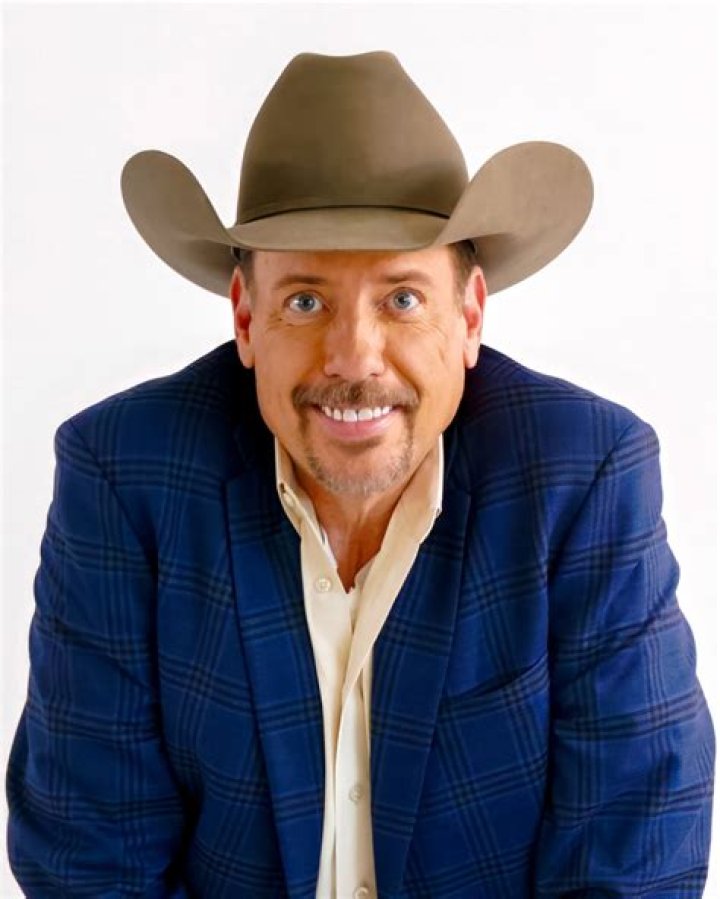 NFL Legend and Rodeo Cowboy Walt Garrison Passes Away at 79 1 NFL Legend and Rodeo Cowboy Walt Garrison Passes Away at 79