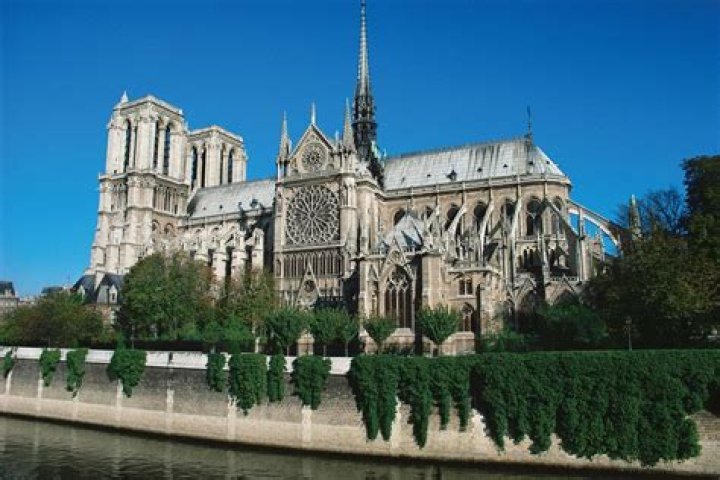 NOTRE DAME DE PARIS CATHEDRAL REPAIR FUND REACHES 1 BILLION EUROS IN