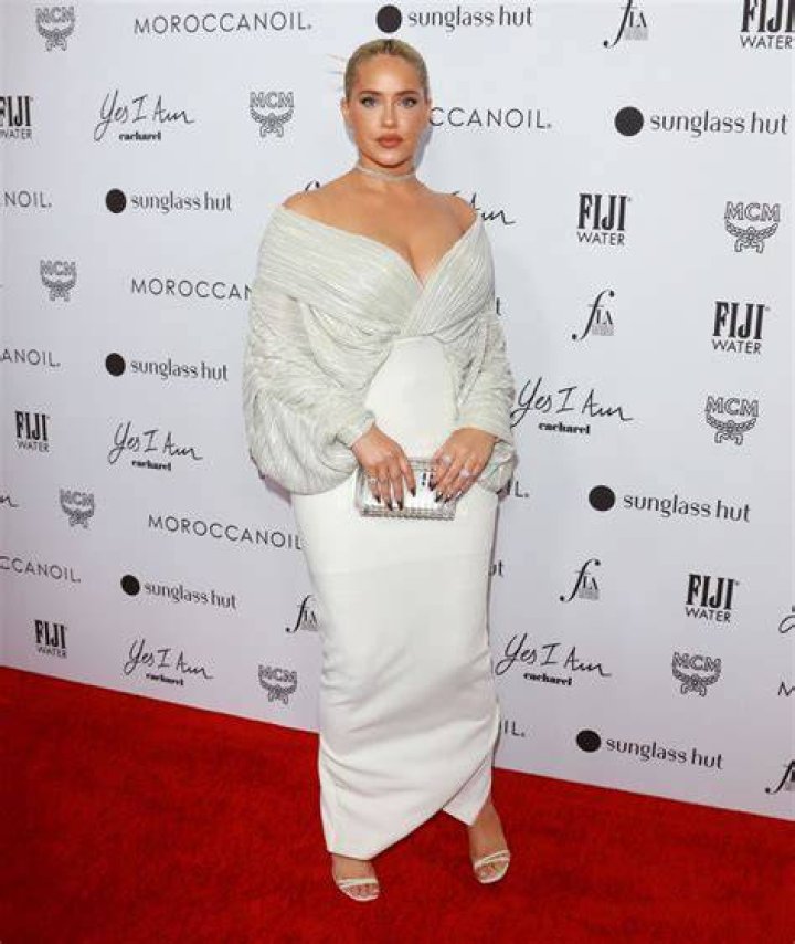 Olivia Pierson The Daily Front Row Fashion Los Angeles Awards in