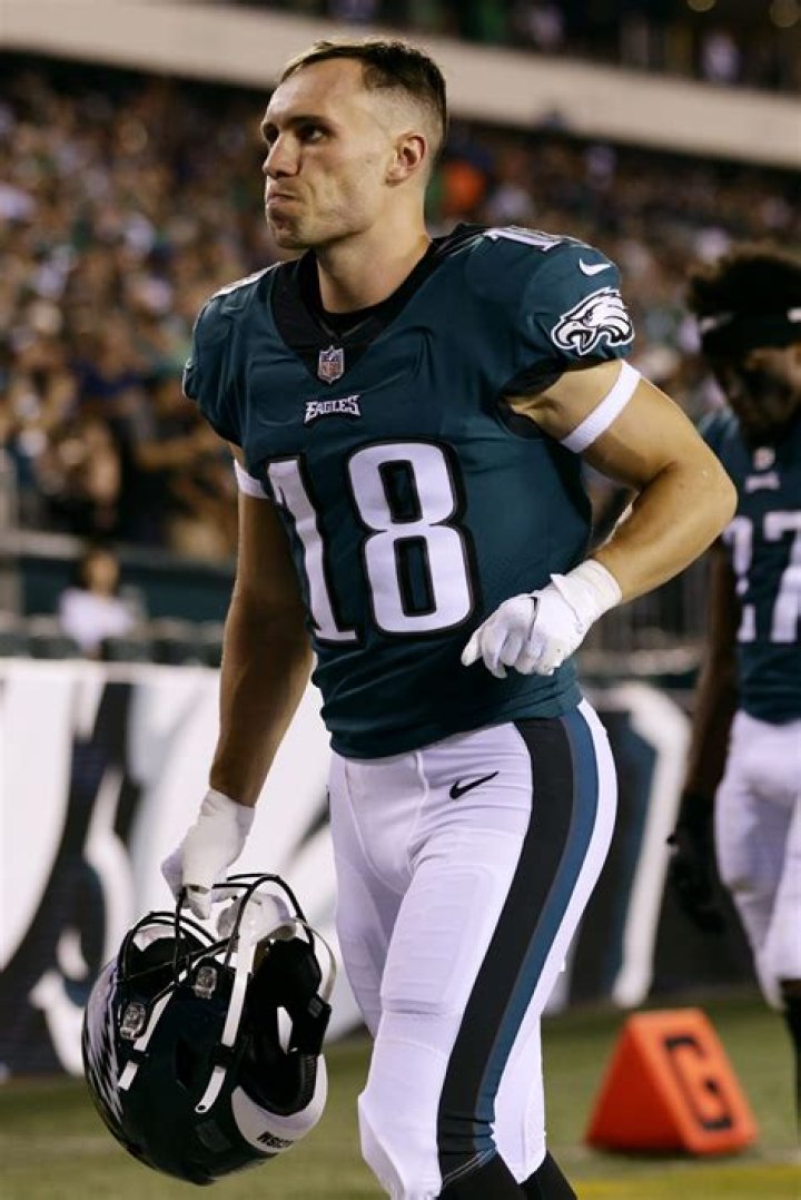 OMORPHO ReSigns Eagles Return Specialist Britain Covey Following Super