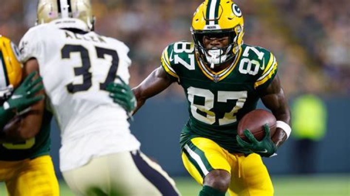 Packers rookie WR Romeo Doubs makes a spectacular TD catch vs. Bills