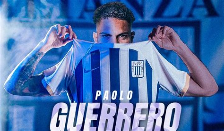 Paolo Guerrero y Tha&iacute;sa Leal foto revela que pareja contin&uacute;a con su